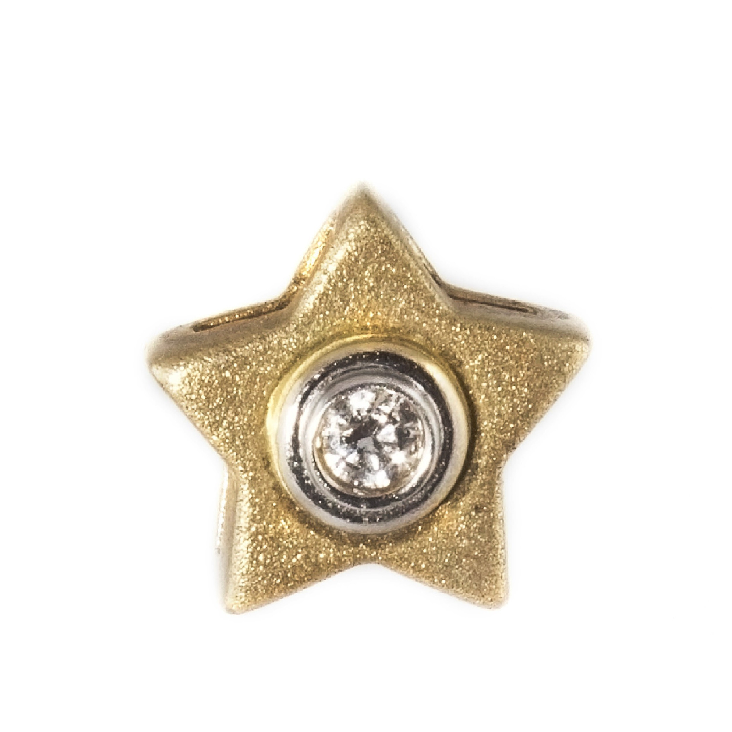 Złota zawieszka gwiazdka z brylantem - 0,04 CT