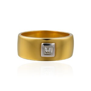 Złoty pierścionek - obrączka z brylantem 0,16 ct