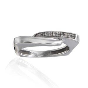 Złoty pierścionek z brylantami 0,04 ct